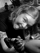 Tätowiererin Frieda Tattoostudio Inkerei Dresden